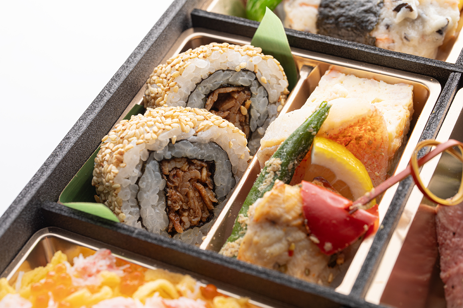 牛焼肉巻き寿司・一口ハーブチキン・焼き魚