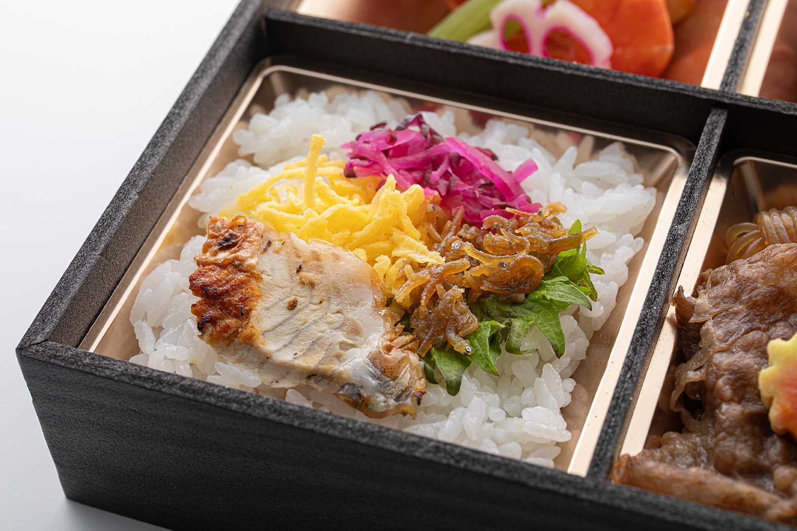 彩りのうなぎご飯